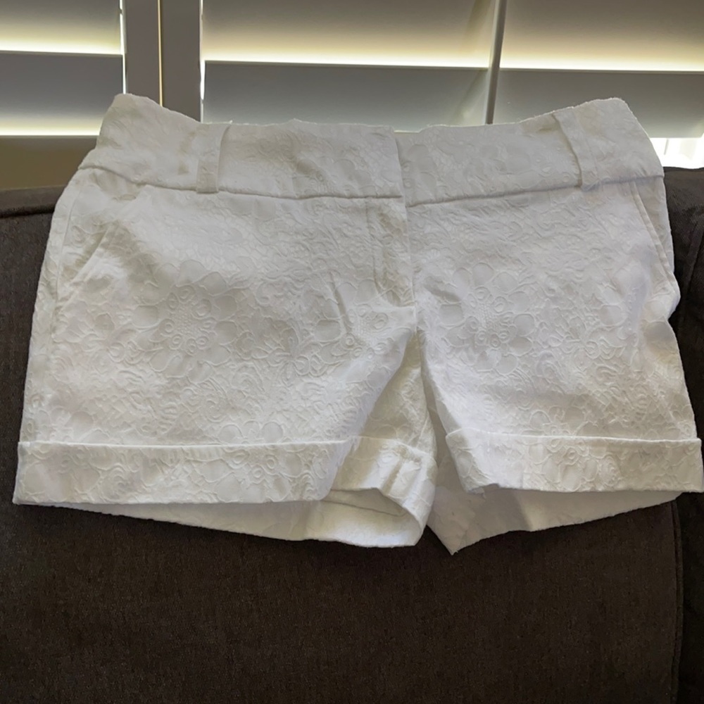 Maurices EUC Junior girl’s  White shorts sz 7/8